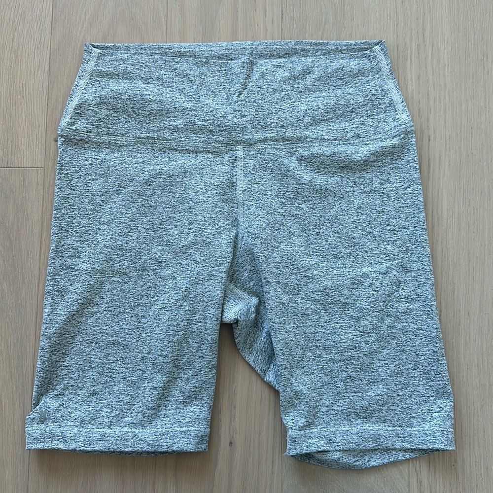 NOBULL women’s high rise short 8” inseam white heather matte size medium
